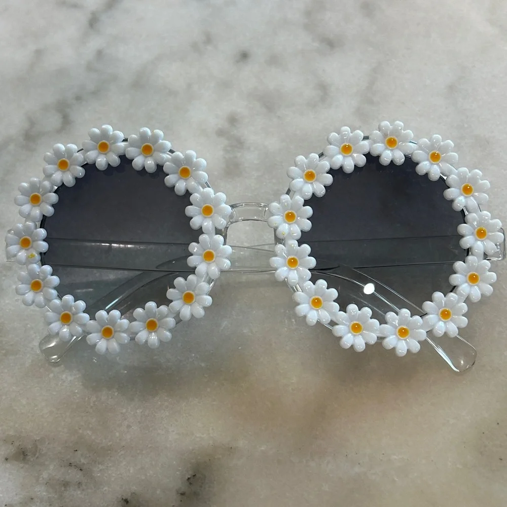 Daisy Round Sunglasses Floral Design for Costume Parties, Festivals, Retro, Gift